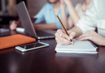 太湖文旅选举潘朱珠为公司董事长 