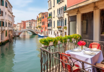 威尼斯拟禁25人以上旅游团，英媒：为缓解过度旅游对城市的影响 