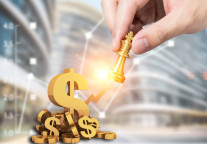 新华联文旅：新华联控股解除冻结1.11亿股