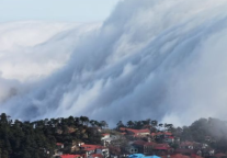 庐山风景区：蛇年首场瀑布云磅礴呈现
