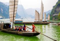 微笑——让三峡人家更美！