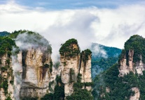 A股市场旅游及酒店板块盘初走强 张家界一字涨停
