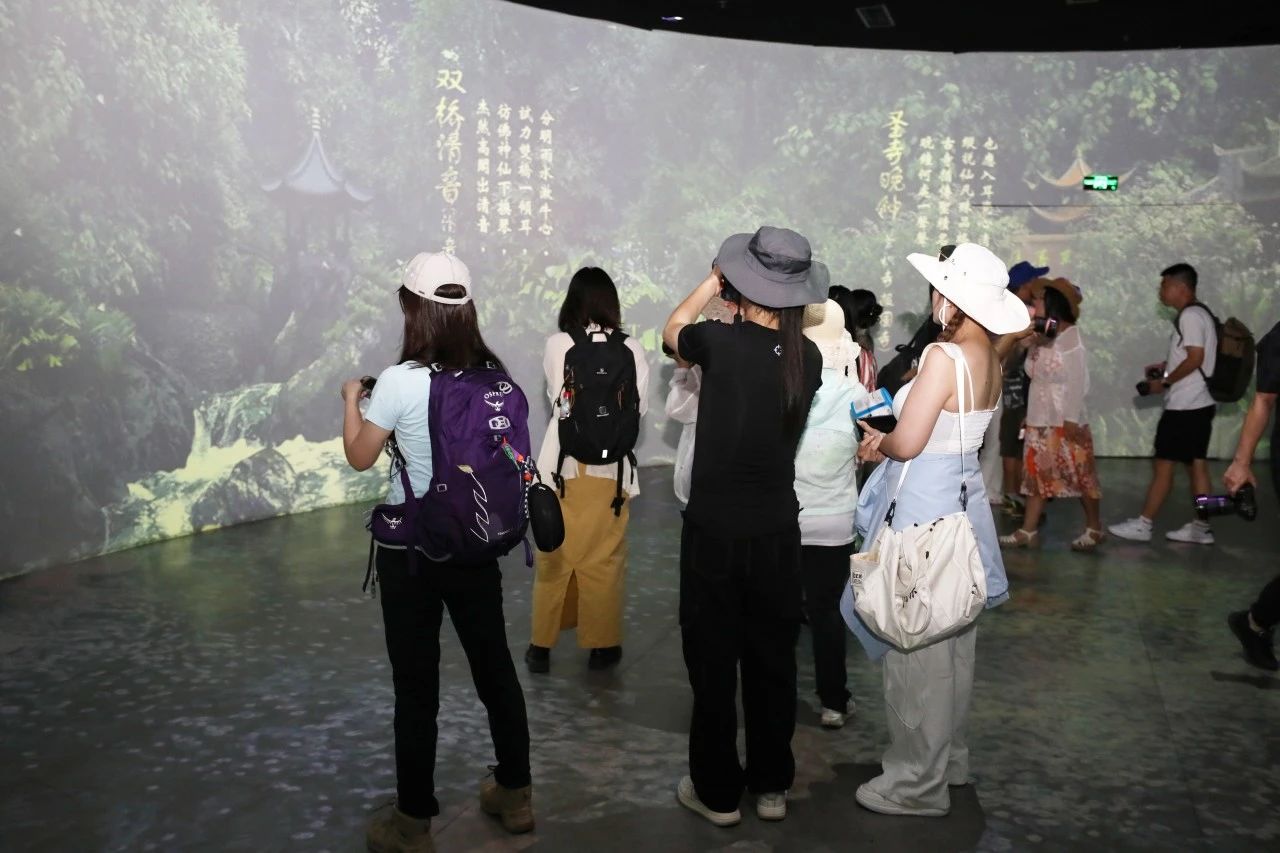 用心用情抓服务 峨旅股份公司持续向“三保”发力