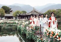 来江南大宋城，看薄纱轻衣舞霓裳，慢品人间烟火色