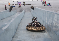 哈尔滨冰雪大世界：延长超级冰滑梯运营时间