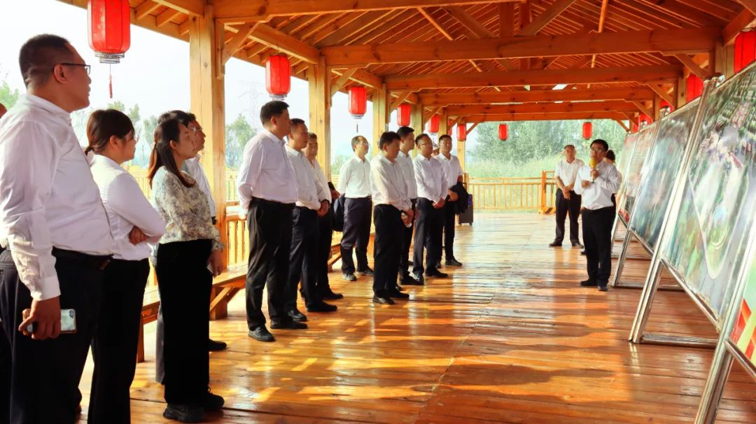孔子文旅集团召开党委（扩大）会议暨重点项目建设现场会