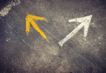 华侨城A：旅游向左，地产向右？