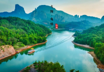 火爆全网的三清山快乐挑夫，与龟峰景区“梦幻”联动啦！