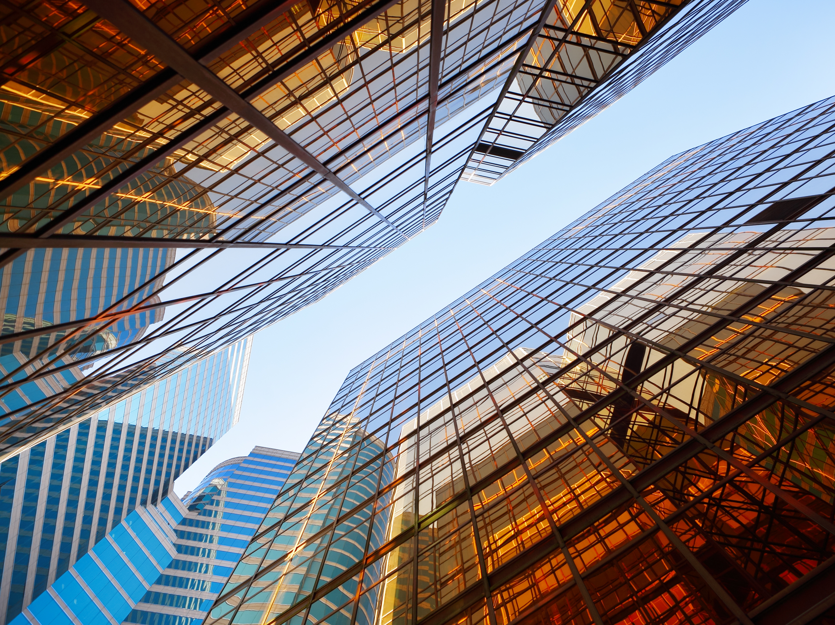 锦江酒店拟向海路投资增资2亿欧元 业绩回暖首季经营现金流大涨逾11倍