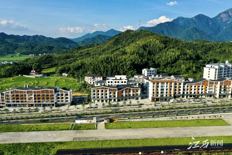 热力全开！暑期首个千人旅游团畅游萍乡全域旅游“四张名片”