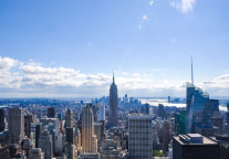 金陵饭店第三季度归母净利润1682万元，营收达4.32亿元