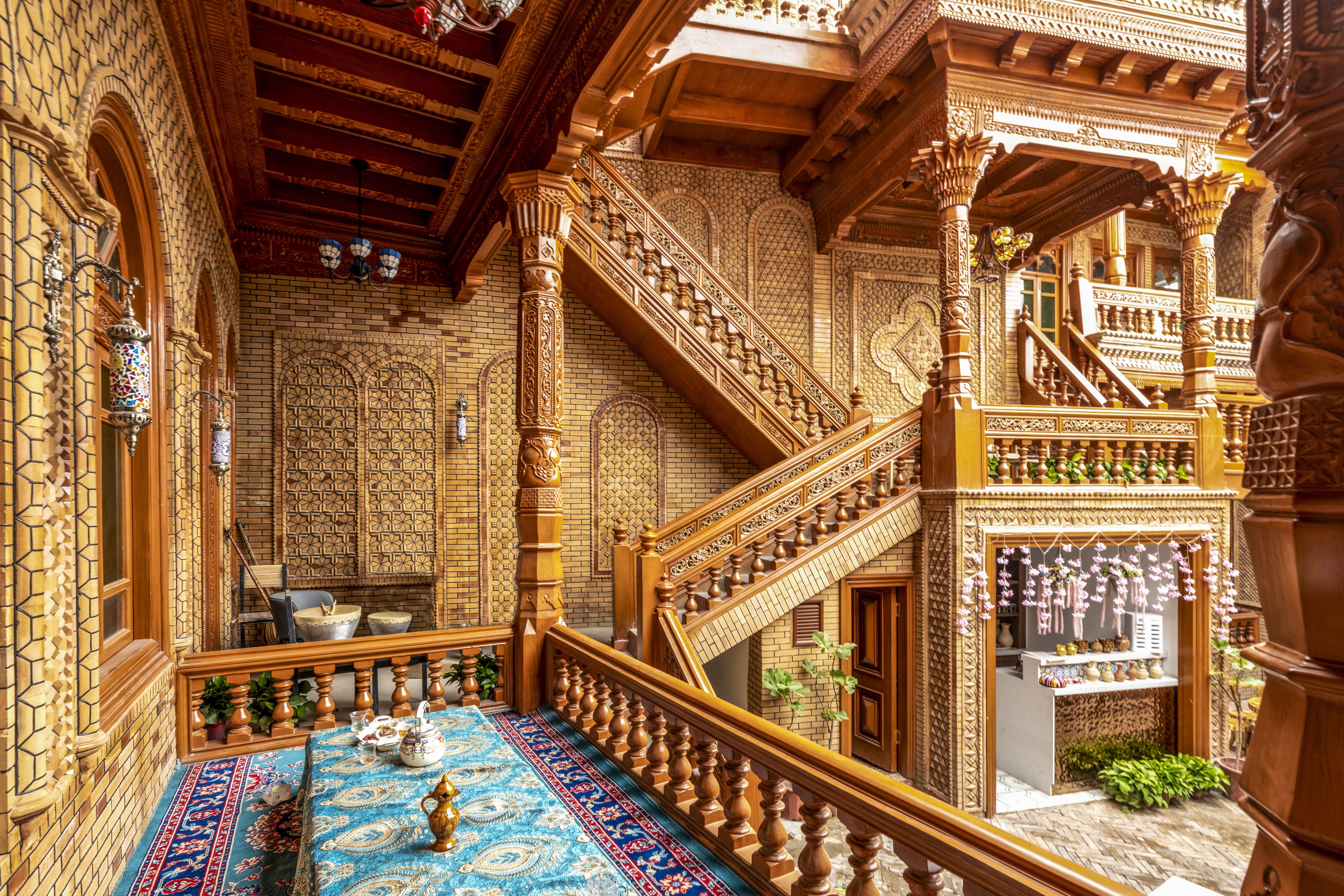 文华东方300亿元赎身，“老钱”找新路子了