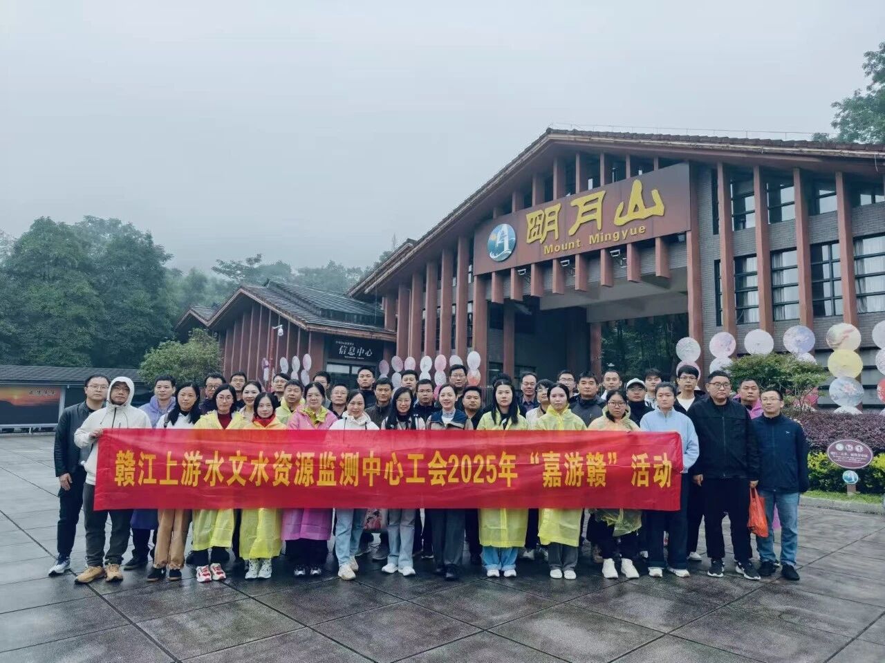 明月山迎三千人旅行团，秋季旅游市场人气火爆！