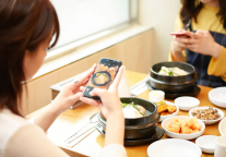 旅游变 “干饭”?年轻人的旅游，早不按套路来