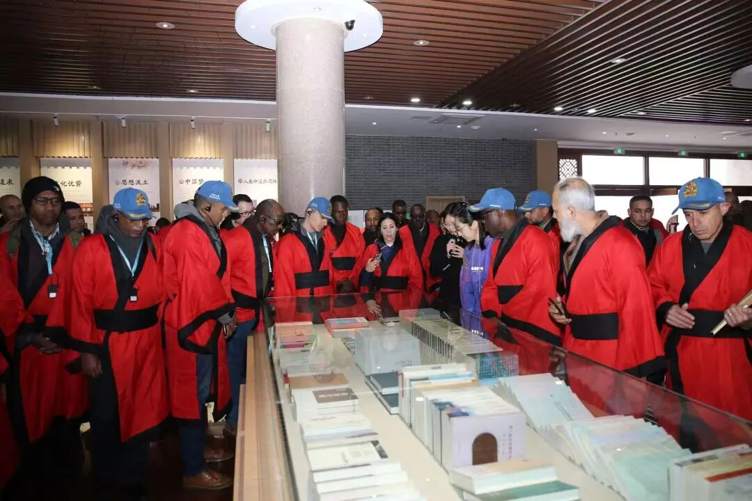 多国国防大学留学生沉浸式体验中华非遗