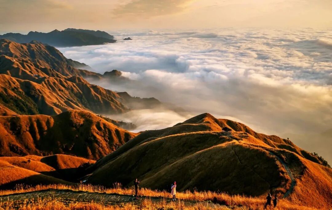 性价比大爆款！！登顶武功山景区，来君澜温泉泡汤～