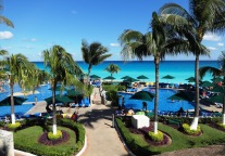 英皇娱乐酒店预计中期净亏损大幅收窄至不多于 8000 万港元