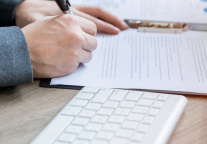 盈新发展拟转让新丝路文旅28.5%股权