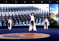仙山论“功” 丹霞舞韵 2025第三届全国健身气功·气舞大赛在龙虎山景区启幕