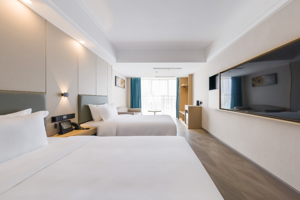 成都欢乐谷金府地铁站万信至格酒店：城市烟火旁的雅致旅居