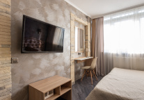 华天酒店：拟公开挂牌转让永州置业70%股权