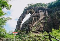 龙虎山景区秋季旅游火爆开启！山水如画迎客来！