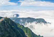 峨眉山A第三季度归母净利润为1.13亿元，同比上升1.4%