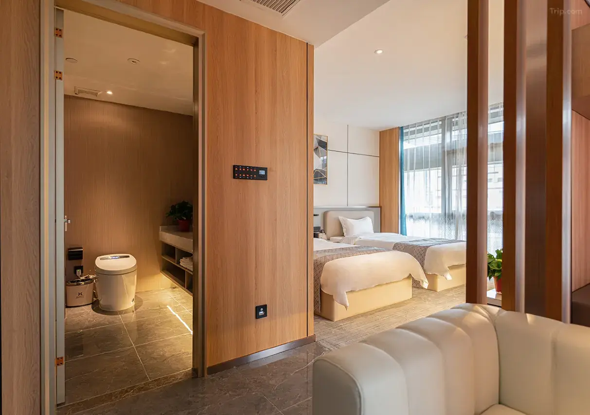 艺龙安云酒店（扬州东站健民路店）：高铁枢纽的便捷驿站