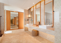 京投发展股东会高票通过三项财务资助议案