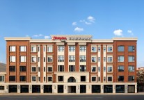 这届投资人，投希尔顿欢朋“上瘾”了