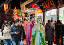 人海提灯，喜迎元旦！直击三河鱼灯会最燃现场！