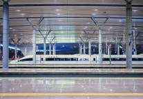 中国高铁营业里程突破5万公里，覆盖97.2%的50万人口城市