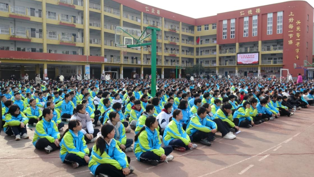 郧阳恐龙蛋化石群国家地质公园走进东风铁路学校