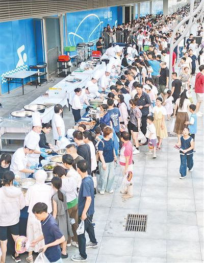 张润钢 : 一半是海水，一半是火焰——2025年酒店行业综述