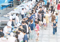 张润钢 : 一半是海水，一半是火焰——2025年酒店行业综述