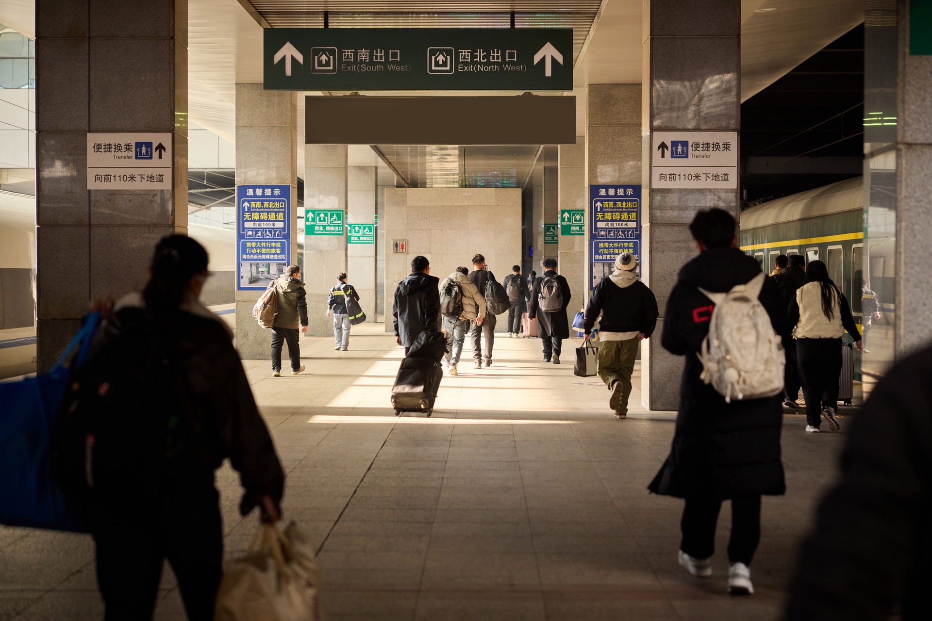 全国铁路除夕预计发送旅客710万人次 