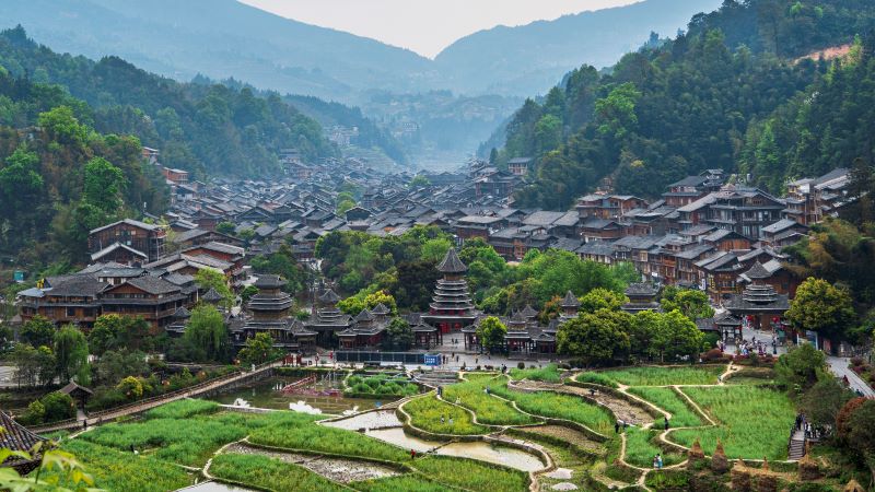 格丽酒店（丹寨万达小镇店）盛大启幕|中式雅境栖苗岭，春赏丹寨享舒心 