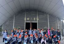 郧阳科技学校学子探秘“恐龙蛋王国”