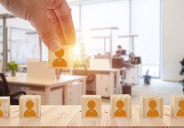 曲江文旅：董事崔瑾辞职