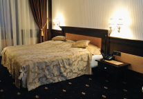 雅居乐被提清盘呈请 股价一度暴跌近20%