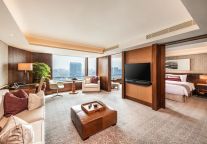 中原策略投资斥15.18亿港元购富豪东方酒店