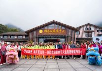 畅游明月山景区，邂逅硒温泉！明月山迎来贵州千人包列团
