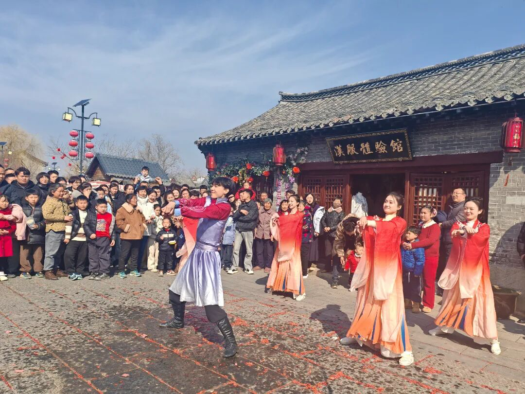 南阳古镇年味拉满！人潮涌动烟火气，处处皆是新春好风景
