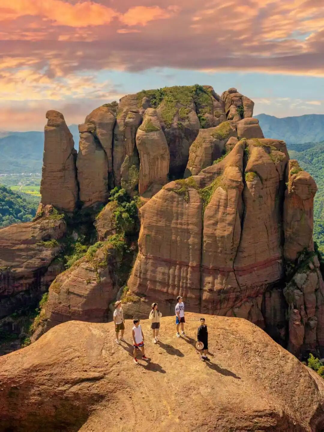 龟峰大舞台，有才你就来！万元大奖+终身免费游，就等你“接招”