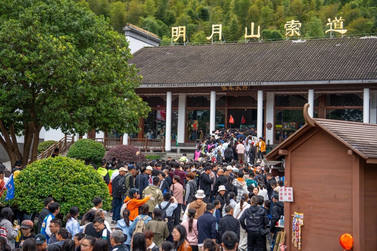 温泉引流，冬游火热！明月山冬季旅游开启“旺季模式”！