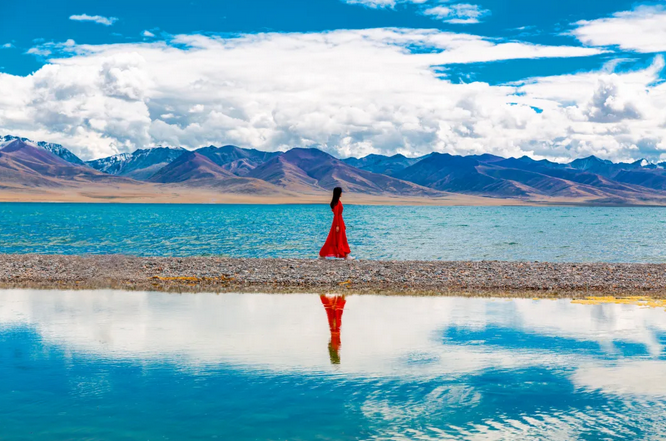 1190万元，卖了赛里木湖的“最佳机位”？