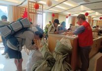 点“绿”成“金”|来萍乡武功山捡瓶子换环保奖牌啦