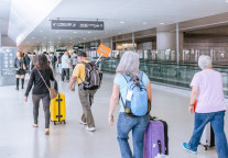 广州白云机场春运累计接送旅客1019万人次 创历史纪录