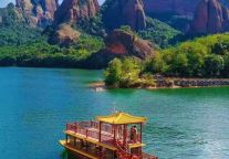 来龟峰“马”上好运！