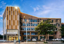 艺龙安云酒店(淮安洪泽武夷广场店)：枕洪泽湖光，享智能便捷亲子时光